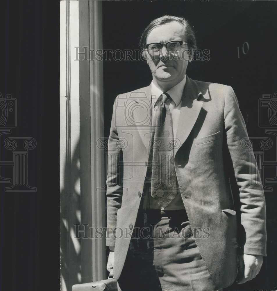 1974 Press Photo Harold Wilson Prime Minister of Britain Holds Emergency Meeting - Historic Images