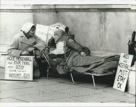 1977 Press Photo Regina Fischer Released On Bail-Over Deportations Of US Citizns - Historic Images