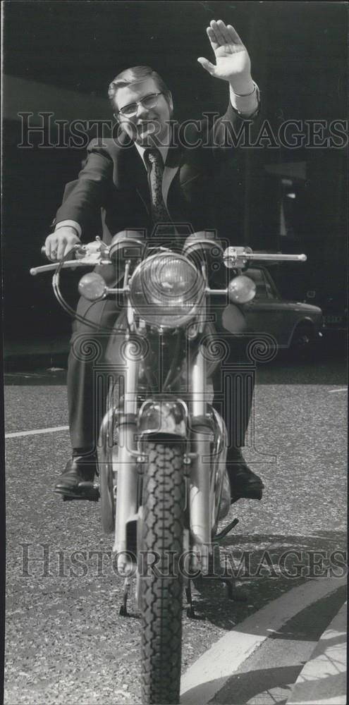 1973 Press Photo Colin Carruthers, Littlewoods Football Pools Prize - Historic Images