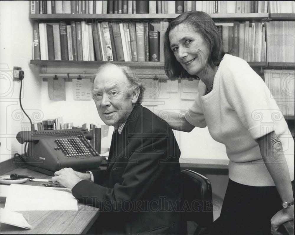 1975 Press Photo Robert Russell Race Ruth Sanger Scientists - Historic Images