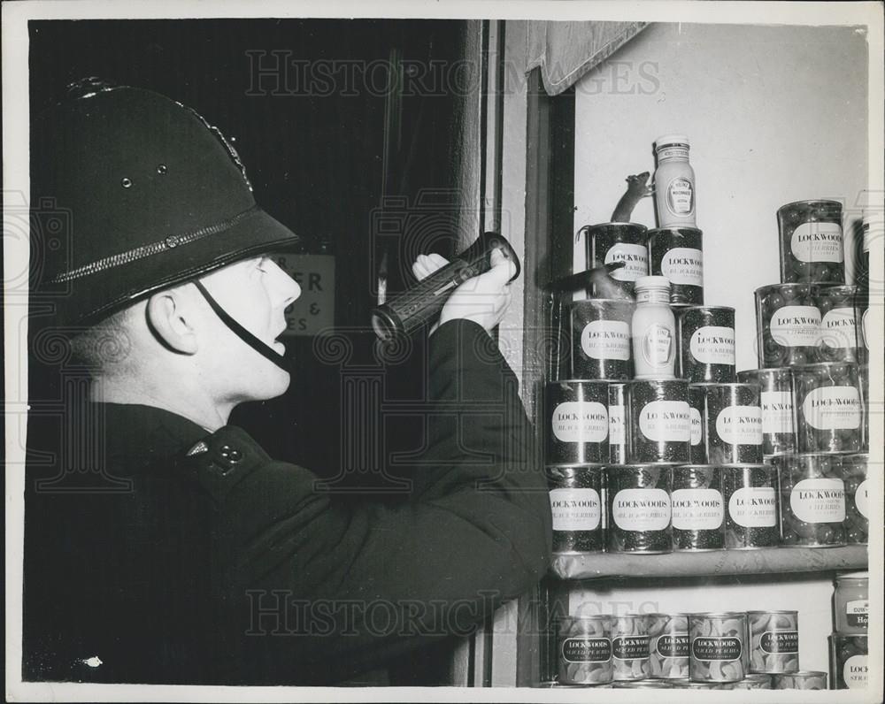 Press Photo Sussex Policeman Harry Croydon Finds a Mouse on Top of Cans - Historic Images