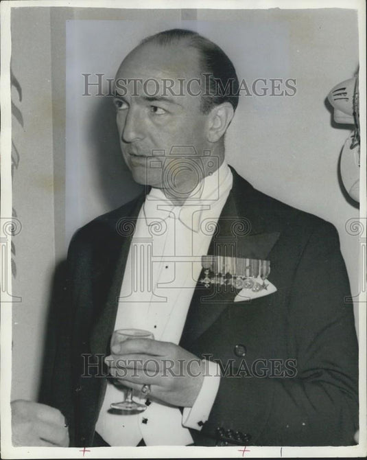 Press Photo Profumo Britain's War Minister Noe Beribboned - Historic Images