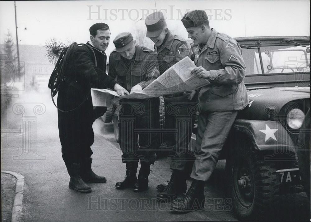 Press Photo German soldiers &amp; Americans training together - Historic Images