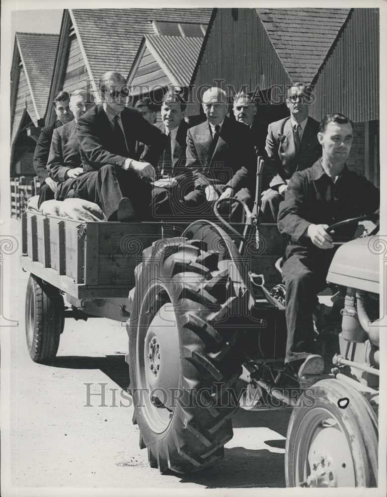 1954 Press Photo Duke Edinburgh Visit Rothamsted Agricultural Experimental - Historic Images