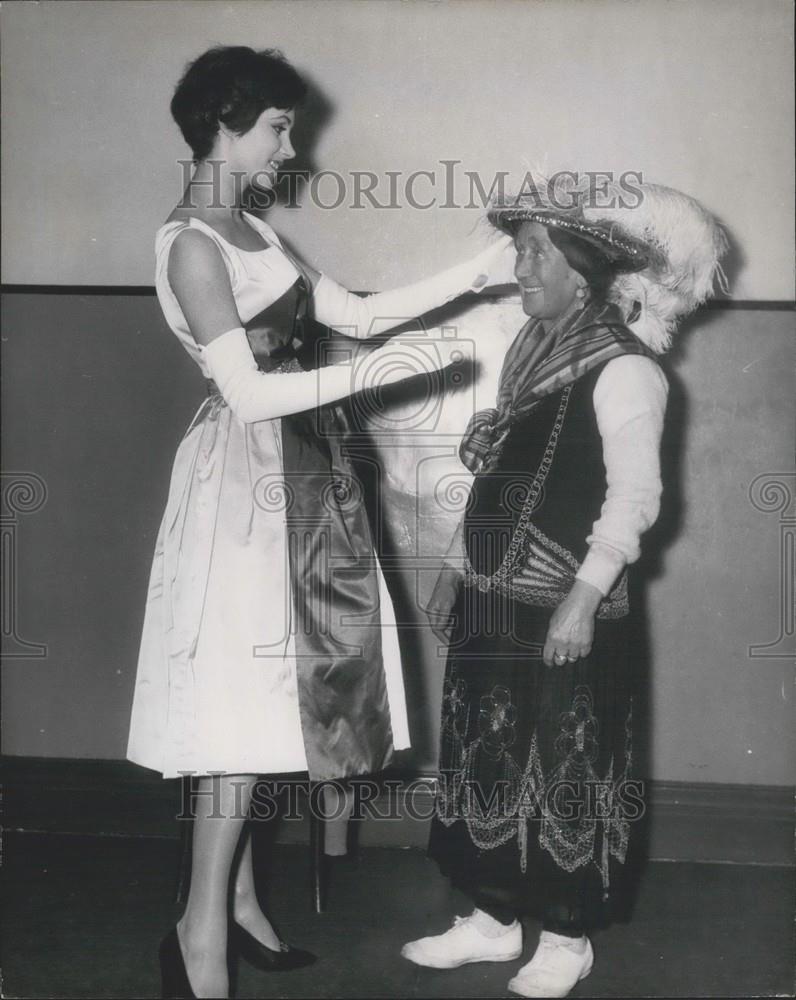 Press Photo Mrs Rosie Clements, Mrs Mopps Ball - Historic Images