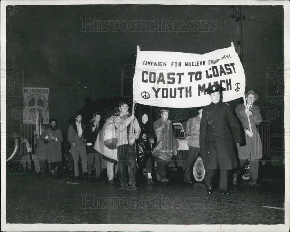 1959 Press Photo  Coast-to-Coast Youth March as an &#39;H&#39; bomb protest - Historic Images