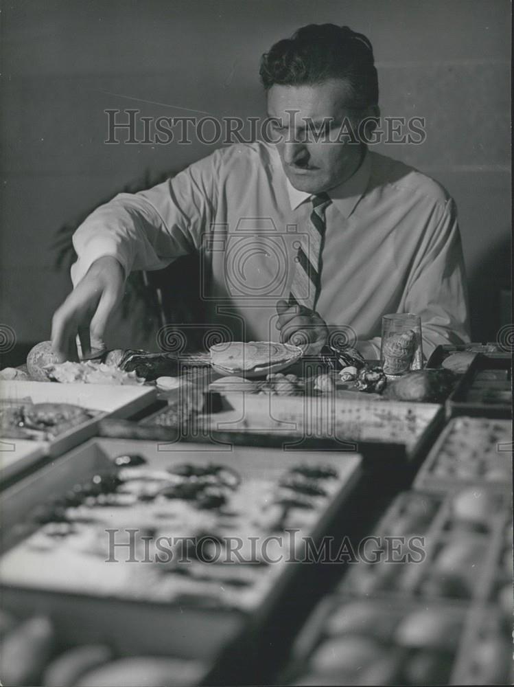 1968 Press Photo Atanas Atanasov 47 Year Old Shell Collector Collection - Historic Images