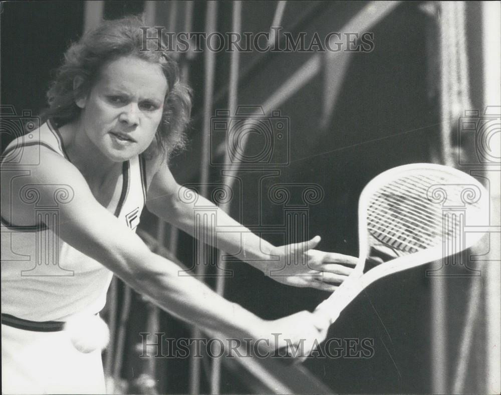 1979 Press Photo Mrs. Cawley seen in action today against Miss Louie Tennis - Historic Images