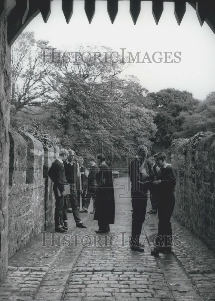 Press Photo Portcullis Entrance to the College - Historic Images