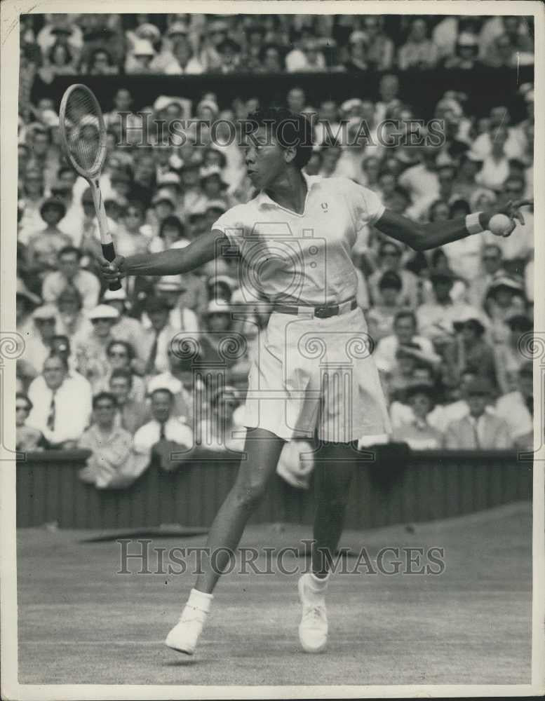 1957 Press Photo Althea Gibson Beat Christine Truman Wimbledon Women Semi Final - Historic Images