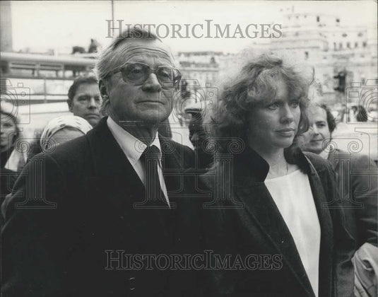 Press Photo Bergman's Daughter Isabella Pays Tribute to Mother at Service - Historic Images