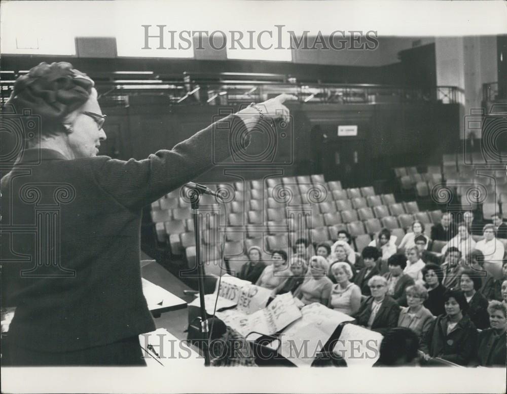 1968 Press Photo Baroness Summerskill at the meeting at Friends House - Historic Images