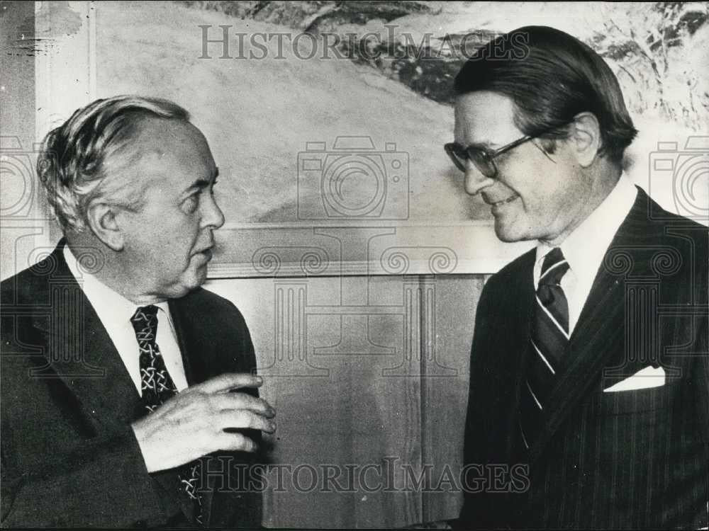 1975 Press Photo New American Ambassador Elliot Richardson Calls On Mr. Wilson - Historic Images