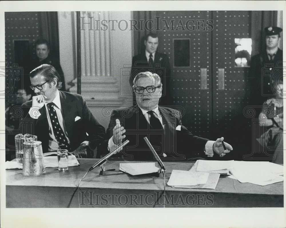 1975 Press Photo Vice President Rockefeller testifying to MoreLand Commission - Historic Images