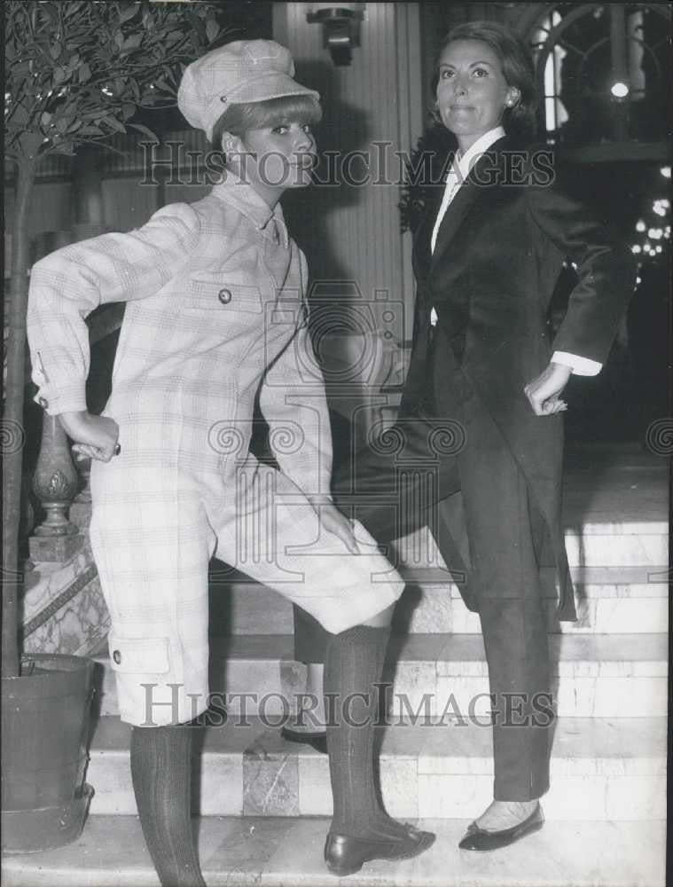 1964 Press Photo Fashion Show held in Paris Hotel - Historic Images