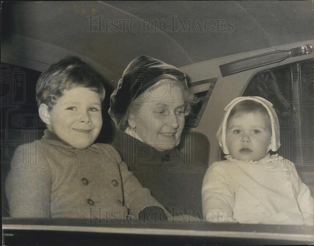 1961 Press Photo Viscount Linley and Lady Sarah Armstrong-Jones &amp; nanny - Historic Images