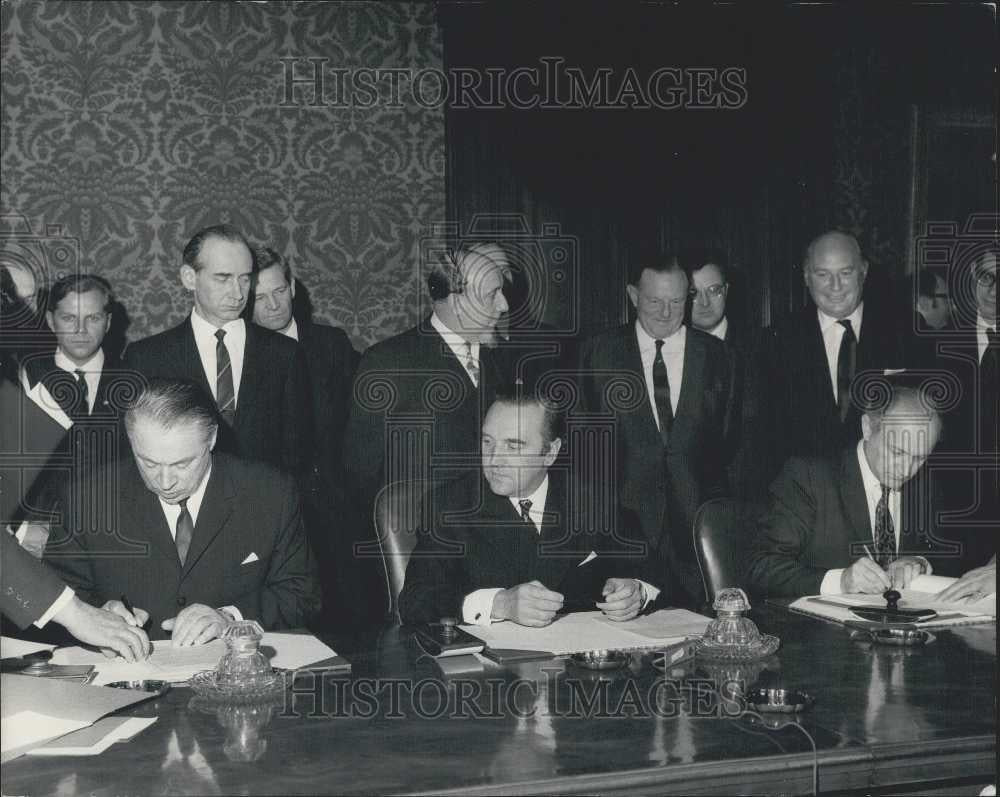 1970 Press Photo U.K/U.S.S.R Air Services Agreement Supplementary Protocol - Historic Images
