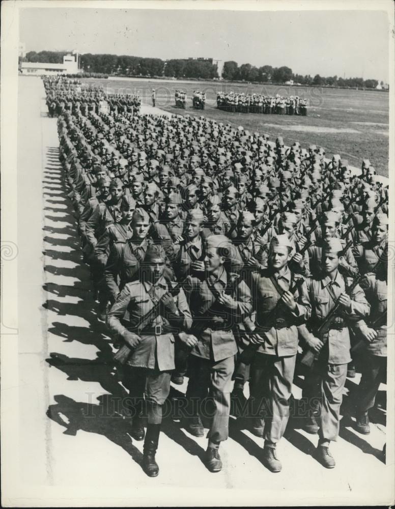 1954 Press Photo Marshall Tito Holds Great Military Parade in Belgrade - Historic Images