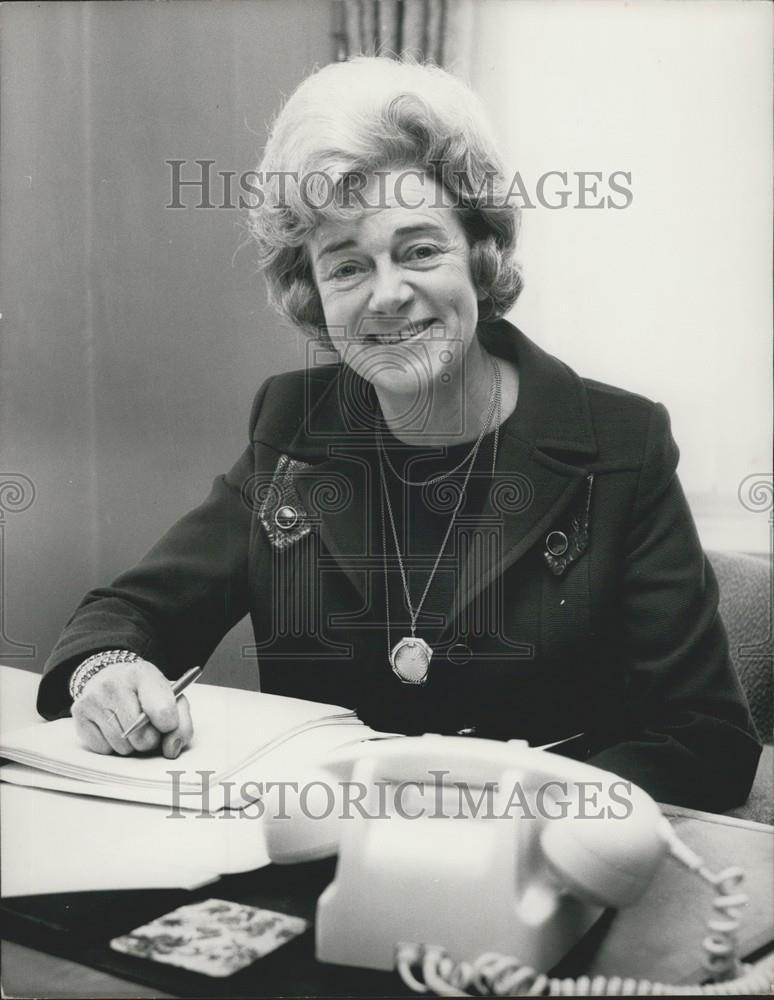 1972 Press Photo Sec Of Horserace Betting Levy Board,Margaret Meade - Historic Images