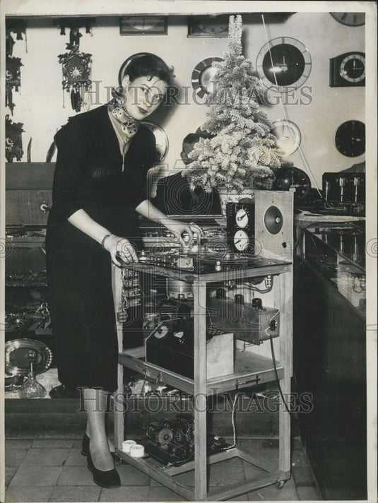 1952 Press Photo Two Diusburgers have built a very complicated magneto-phone - Historic Images