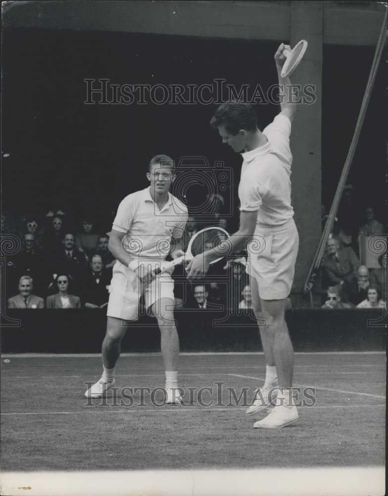 1960 Press Photo Marathon Doubles at Wimbledon. Second set Goles - Historic Images