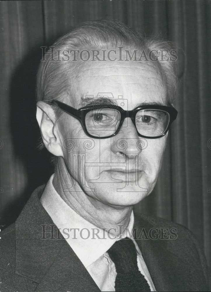 1980 Press Photo HM Ambassador To Switzerland Sydney Giffard - Historic Images