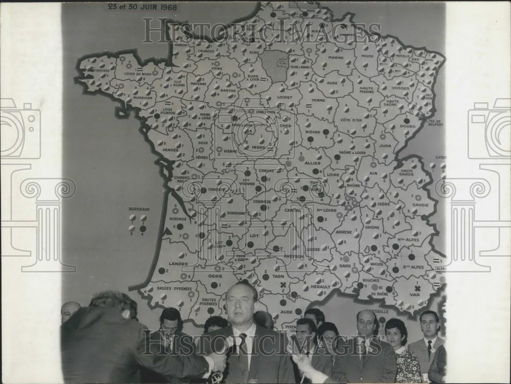 1968 Press Photo M. Raymond Marcellin, Minister of the Interior& map of France - Historic Images