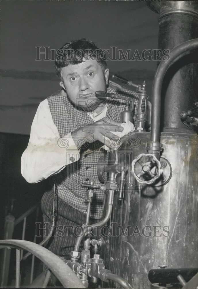 Press Photo Jean Richard in &quot;Mr. Fenoulliard&quot; - Historic Images