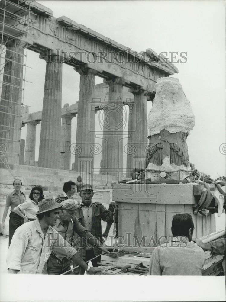 1979 Press Photo Moving a statue from the Akropolis for Restauration and Exhibit - Historic Images