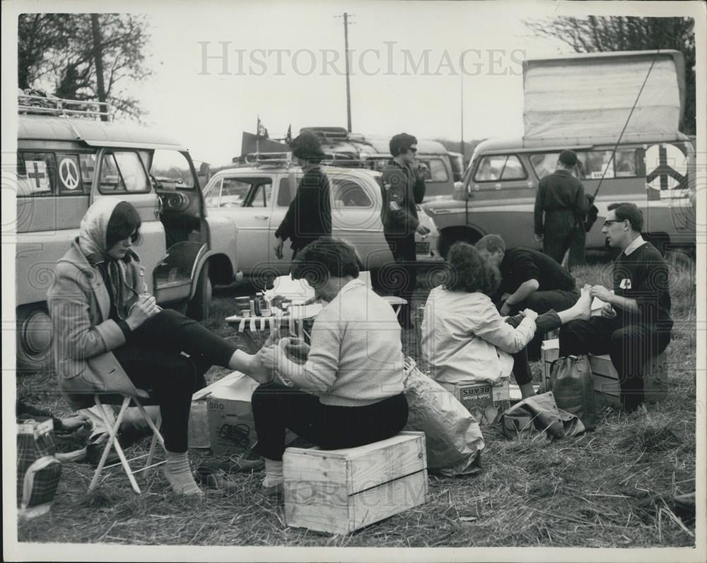 1962 Press Photo Second Day Of Aldermaston March - Historic Images