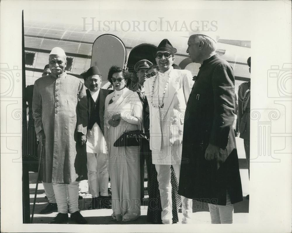 Press Photo King and Queen of Nepal &amp; President Dr. Rajendra Prasad of India - Historic Images