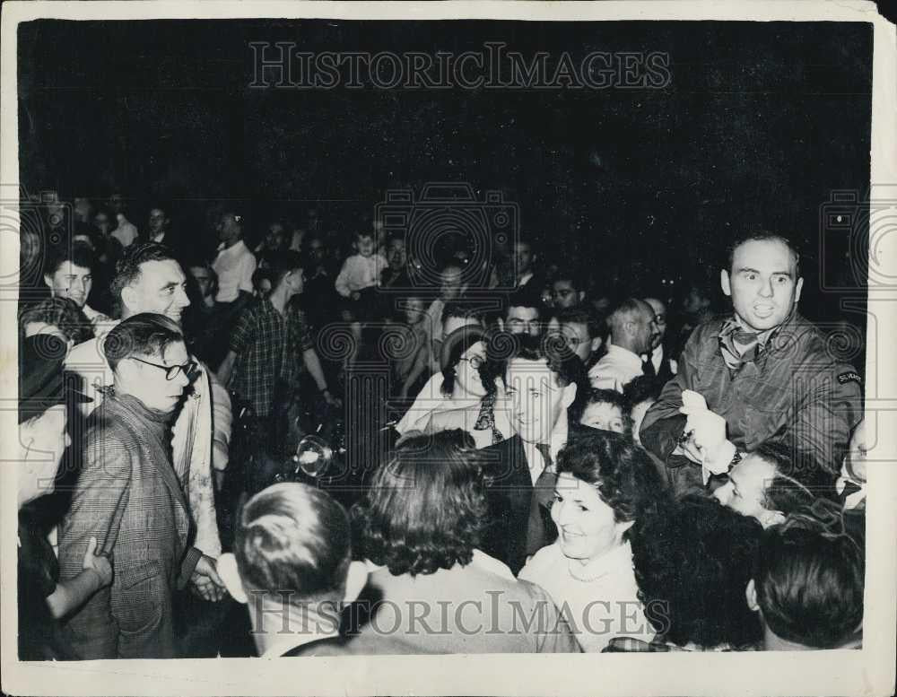 1955 Press Photo History Making Flight Ends At London Airport - Historic Images