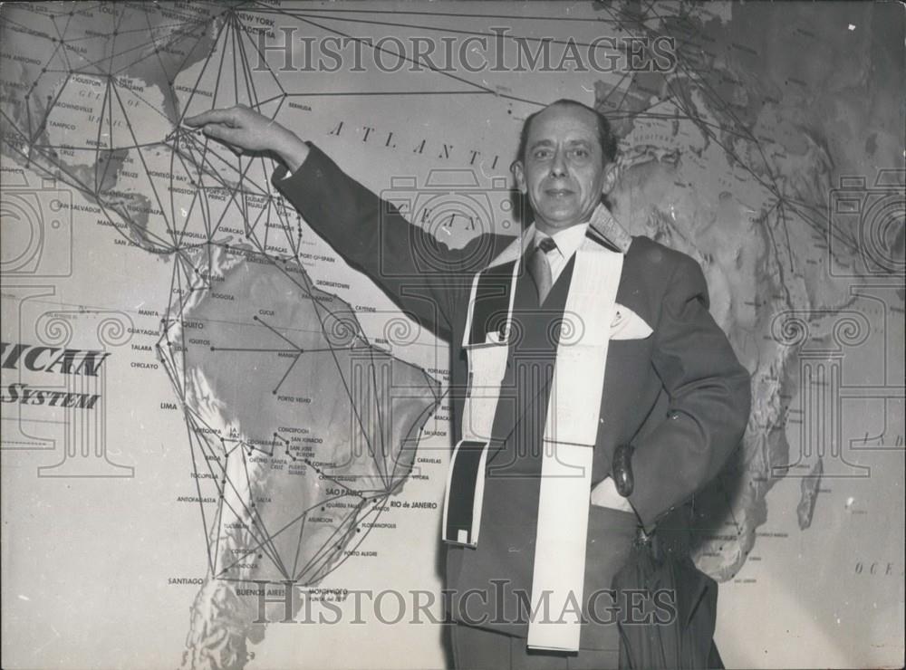 1954 Press Photo Josef Koenic Winner of Coca Cola 25th Anniversary Quiz - Historic Images