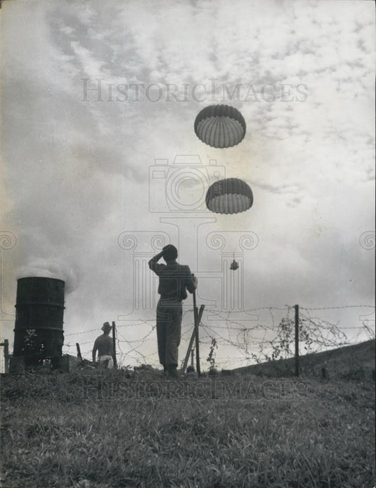 Press Photo Fly Brassieres to Malayan Jungle Fort - Historic Images