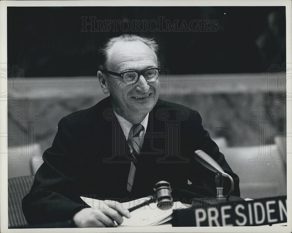 1964 Press Photo Jiri Hajek of Czechoslovakia, - Historic Images