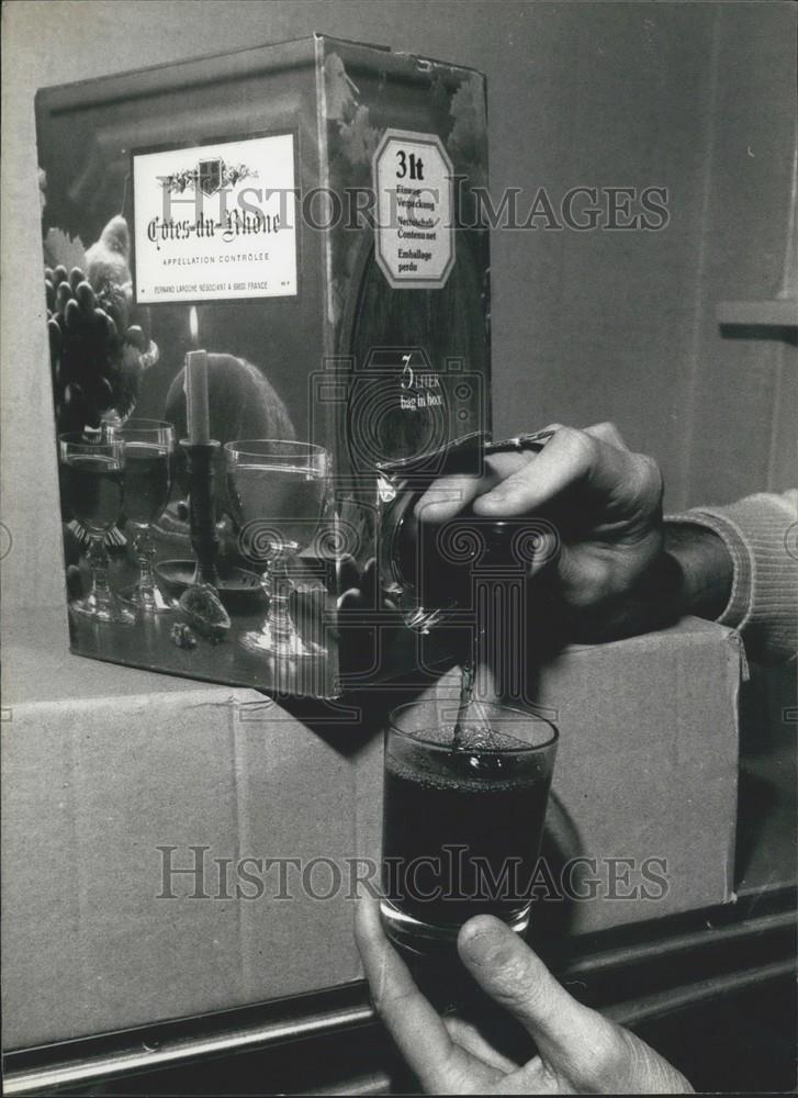 1984 Press Photo Swiss Can Now Buy Their Wine In Boxes - Historic Images
