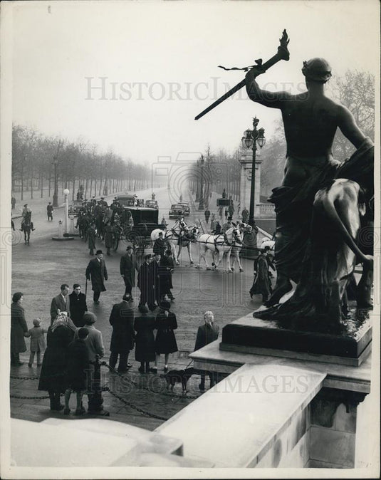 1952 Press Photo Rehearsing the Coronation Procession Approaching the Palace - Historic Images
