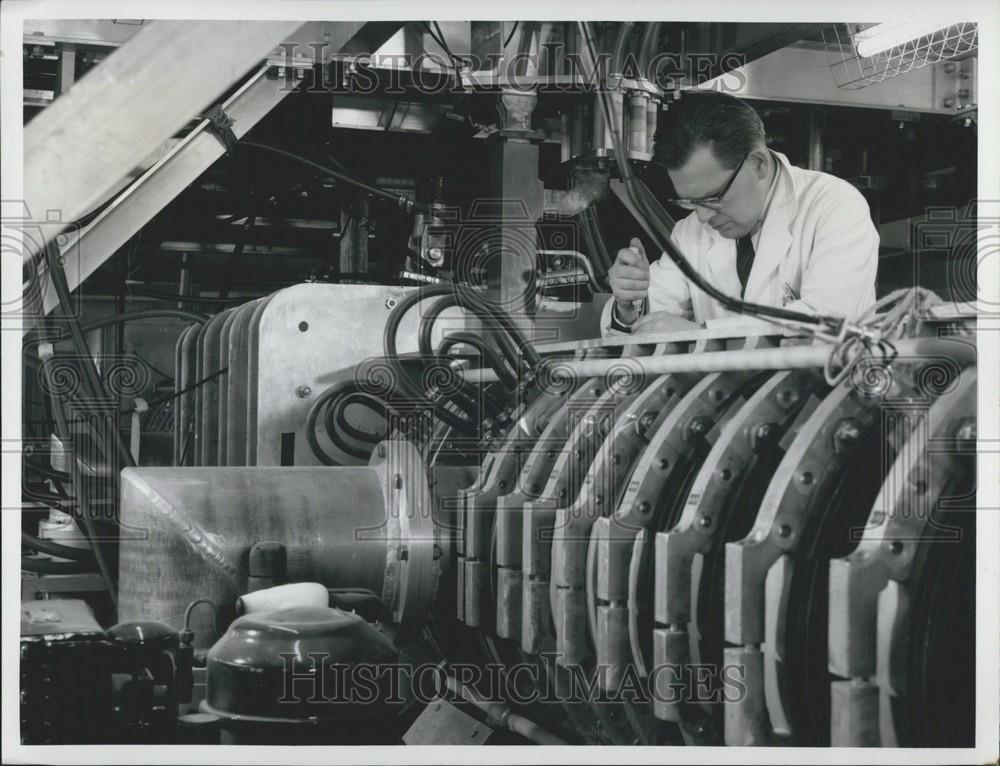 Press Photo Coil Assembly Magnetic Field Culham Laboratory Abingdon Berkshire - Historic Images