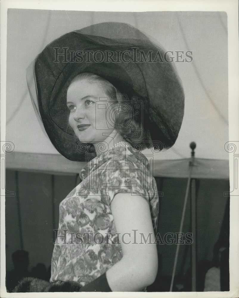 1958 Press Photo Isobel Mitchell At American Independence Day Reception - Historic Images