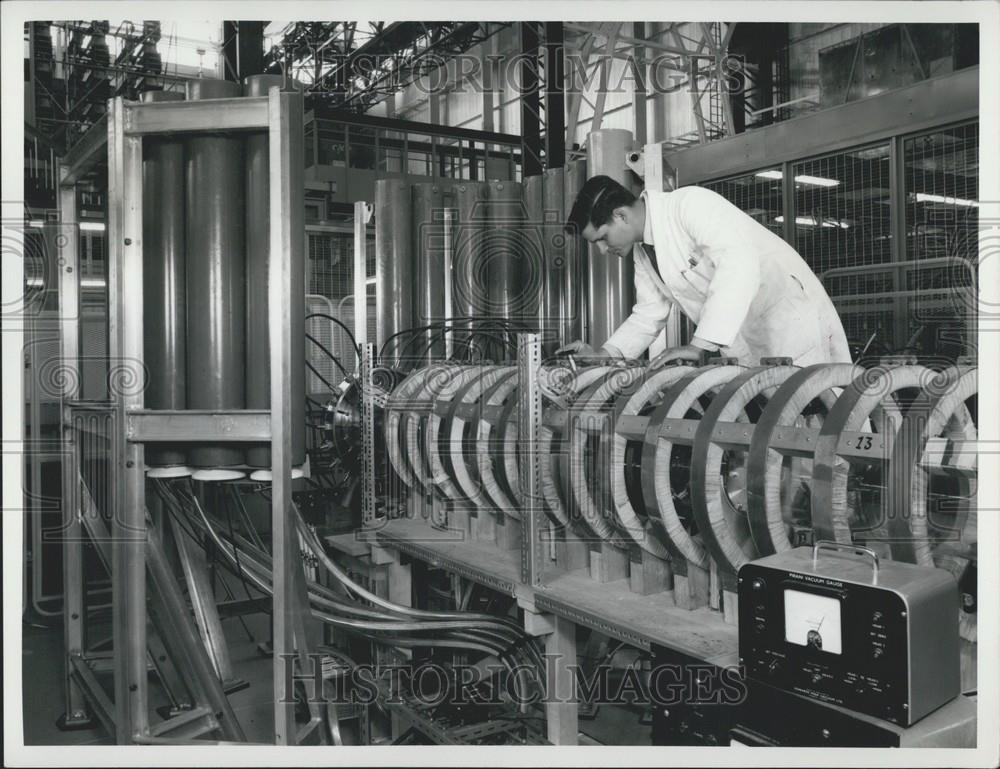 Press Photo Plasma Gun In Development Culham Laboratory Abingdon Berkshire - Historic Images