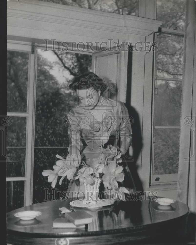 Press Photo She Will Attend The Queen on Coronation Day. Six Beautiful Girls - Historic Images