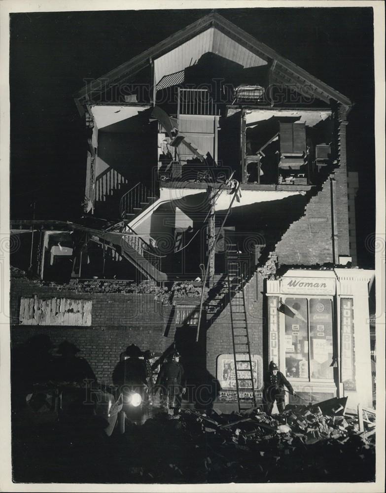 1954 Press Photo House & Shop Severely Damaged in Storm in London - Historic Images