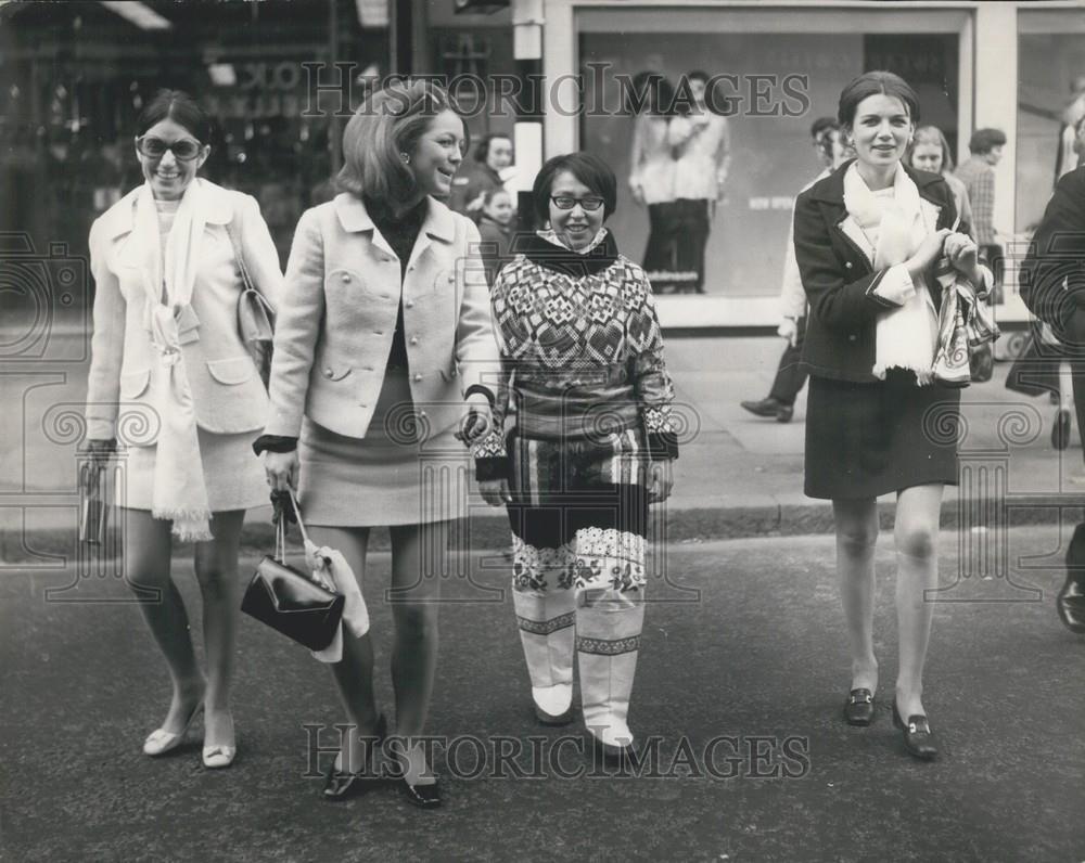 1969 Press Photo Age Delager Teacher Greenland Dalmart Shop Oxford Circus - Historic Images