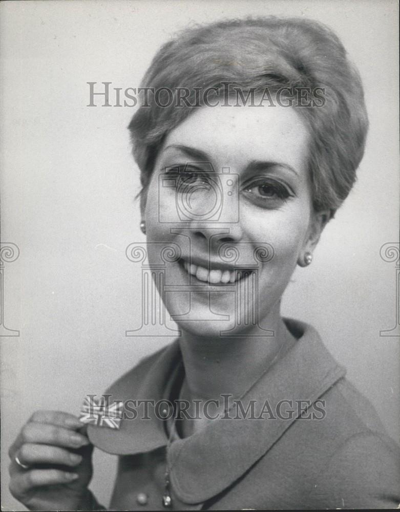 1968 Press Photo "Extra Work For No Pay" Girls-Colt Heating and Ventilation - Historic Images