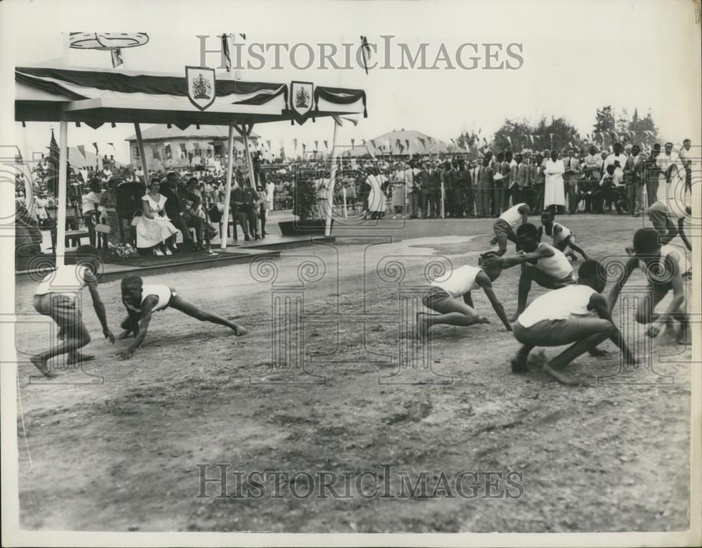 Press Photo H.M. The Queen and the Duke of Edinburgh on Royal Nigerian Tour - Historic Images