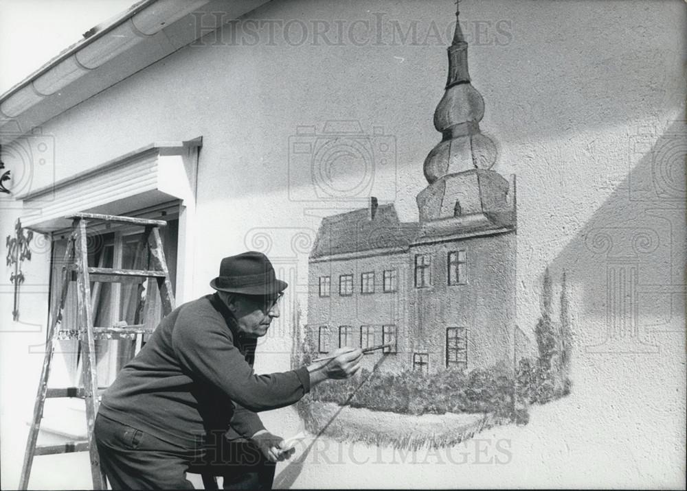 1965 Press Photo Lugwig Hagemus, House Painting - Historic Images