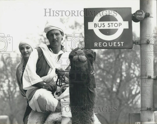 1976 Press Photo David Fanshawe Publicizes Arabian Fantasy - Historic Images
