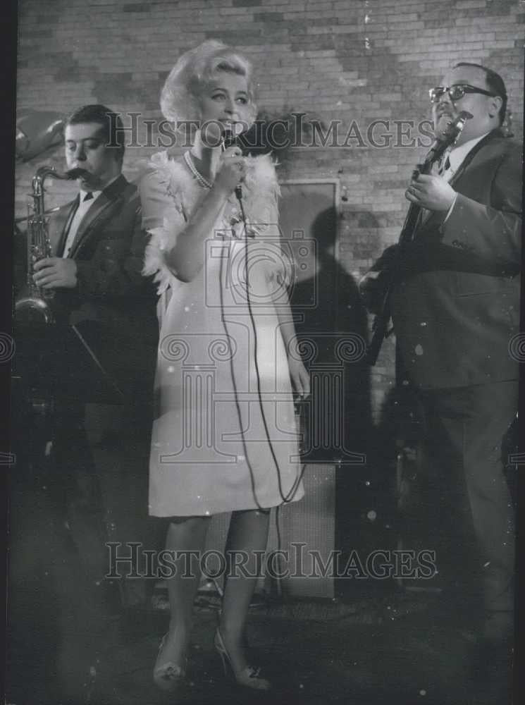 1965 Press Photo Marika Zahn Kilius  Appears At Roof Garden of Henninger Tower - Historic Images