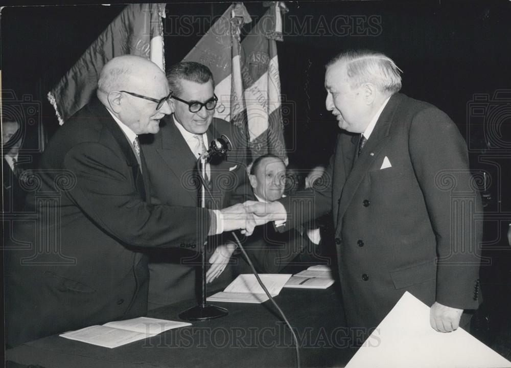 1960 Press Photo Universal League Public Welfare Annual Distribution Dumas - Historic Images