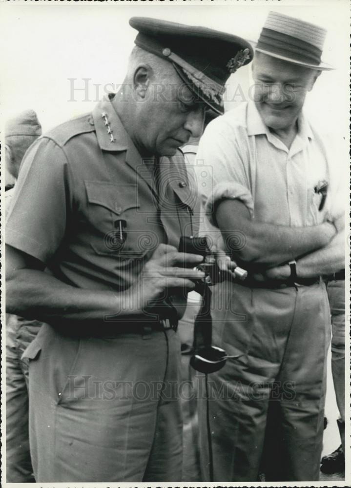 1964 Press Photo Ambassador Cabot Lodge & General Paul Harkins - Historic Images